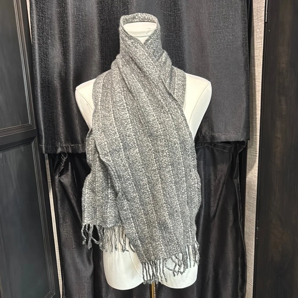 Perry Ellis Gray Heathered Wool Scarf
